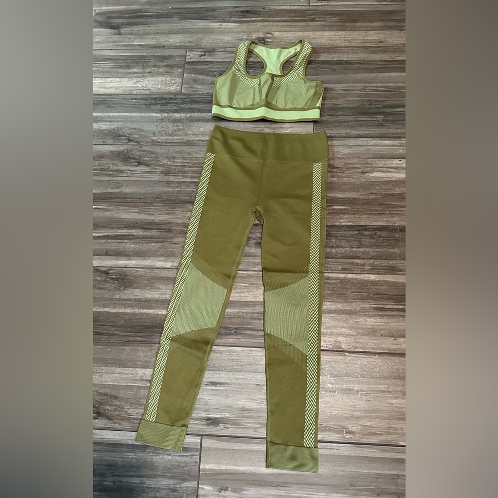 Fabletics Large two-piece Olive and Kiwi color exercise outfit